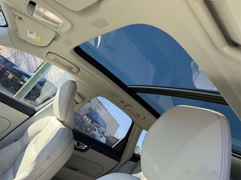 New 2026 Volvo XC60 B5 Ultra w/ Protection Package Premier image 18