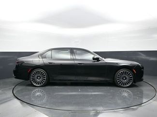 Used 2025 BMW 760i xDrive w/ Executive Package AWD/4WD video 3