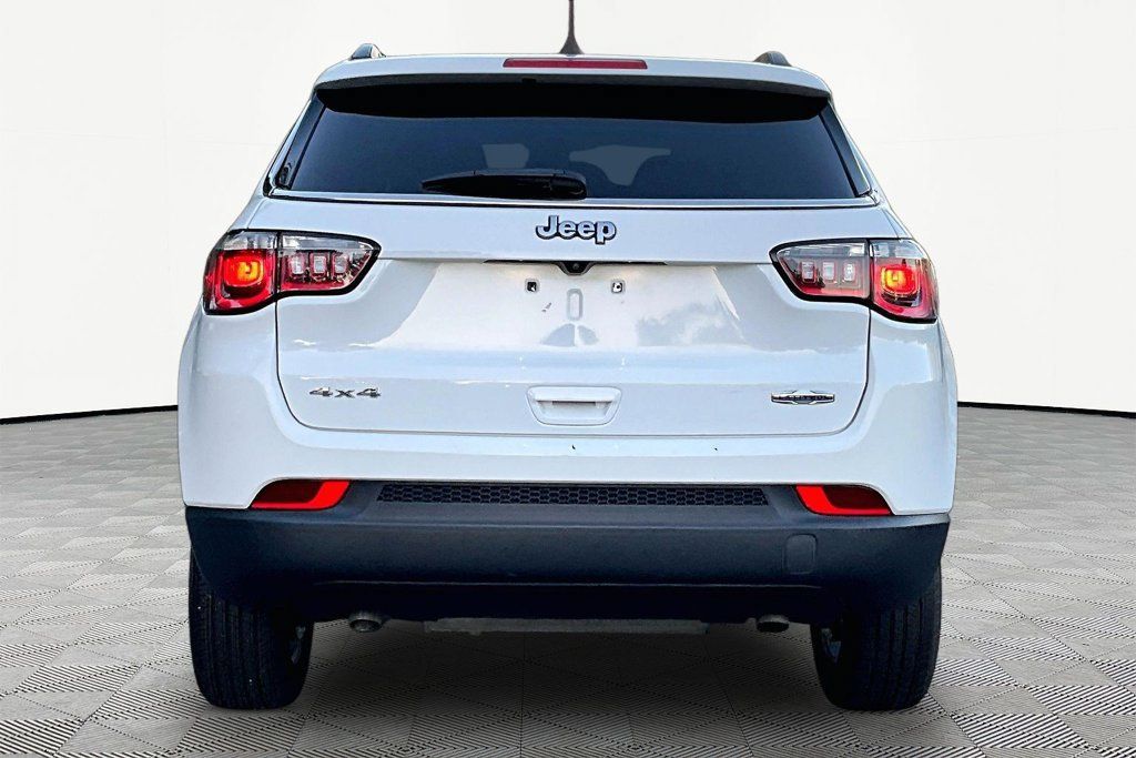 Used 2024 Jeep Compass Latitude AWD/4WD image 7