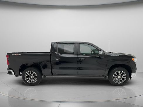 Used 2024 Chevrolet Silverado 1500 LT AWD/4WD image 2