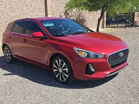 Used 2020 Hyundai Elantra GT FWD image 3