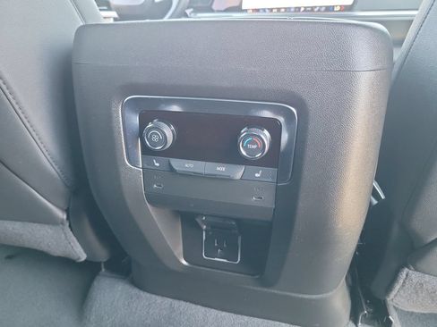 Used 2025 Chevrolet Tahoe Premier RWD image 21