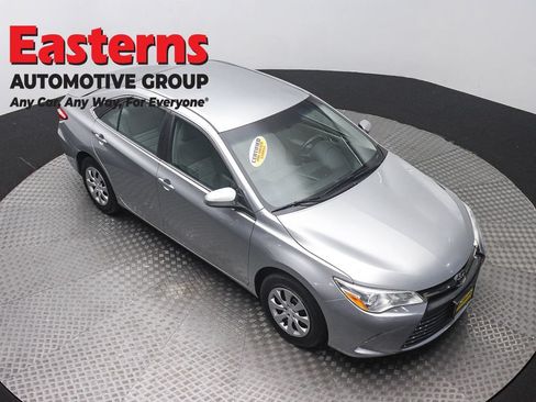 Used 2015 Toyota Camry LE FWD image 3