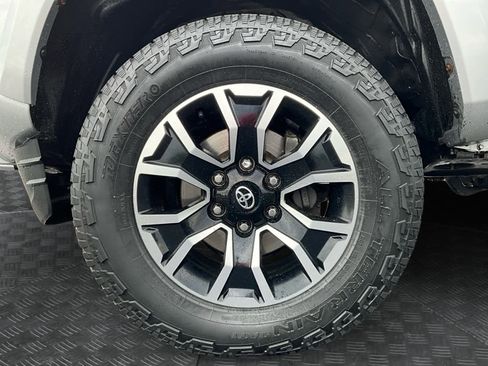 Used 2021 Toyota Tacoma TRD Sport w/ Technology Package AWD/4WD image 12