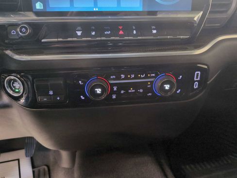 Used 2025 Chevrolet Silverado 2500 LT w/ Convenience Package image 18