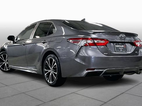 Used 2019 Toyota Camry SE w/ Carpet Mat Package image 12