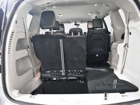 Used 2023 Chrysler Pacifica Touring-L FWD image 31