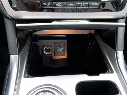 Used 2023 Ford Explorer XLT w/ Equipment Group 202A image 33