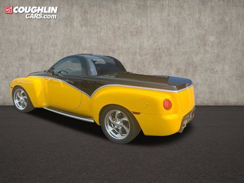 Used 2005 Chevrolet SSR w/ Preferred Equipment Group RWD image 4