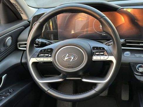 Used 2023 Hyundai Elantra Limited FWD image 23