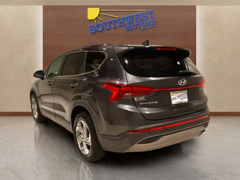 Used 2021 Hyundai Santa Fe SE image 2