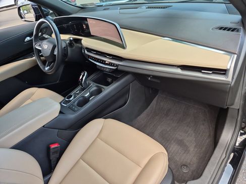 Certified 2024 Cadillac XT4 Luxury w/ Cold Weather Package AWD/4WD image 28