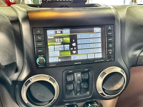 Used 2015 Jeep Wrangler Unlimited Rubicon w/ Dual Top Group image 19