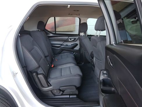 Used 2021 Chevrolet Traverse LS FWD image 14
