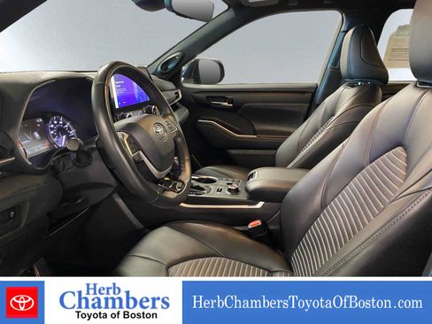 Used 2024 Toyota Highlander XSE AWD/4WD image 7
