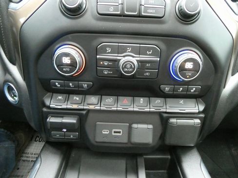 Used 2019 Chevrolet Silverado 1500 High Country w/ Technology Package image 29