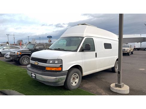 Used 2017 Chevrolet Express 2500 Extended RWD image 7