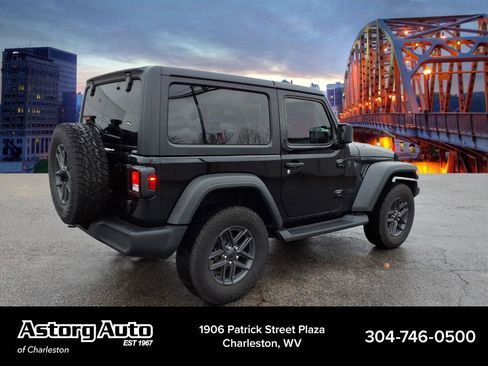 Used 2025 Jeep Wrangler Sport S image 3