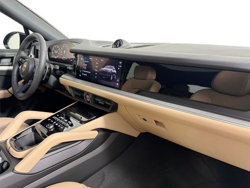 Certified 2026 Porsche Cayenne Coupe AWD/4WD image 28