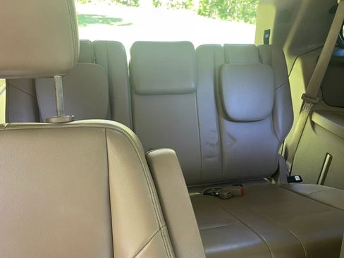 Used 2012 Volkswagen Routan SE FWD image 20