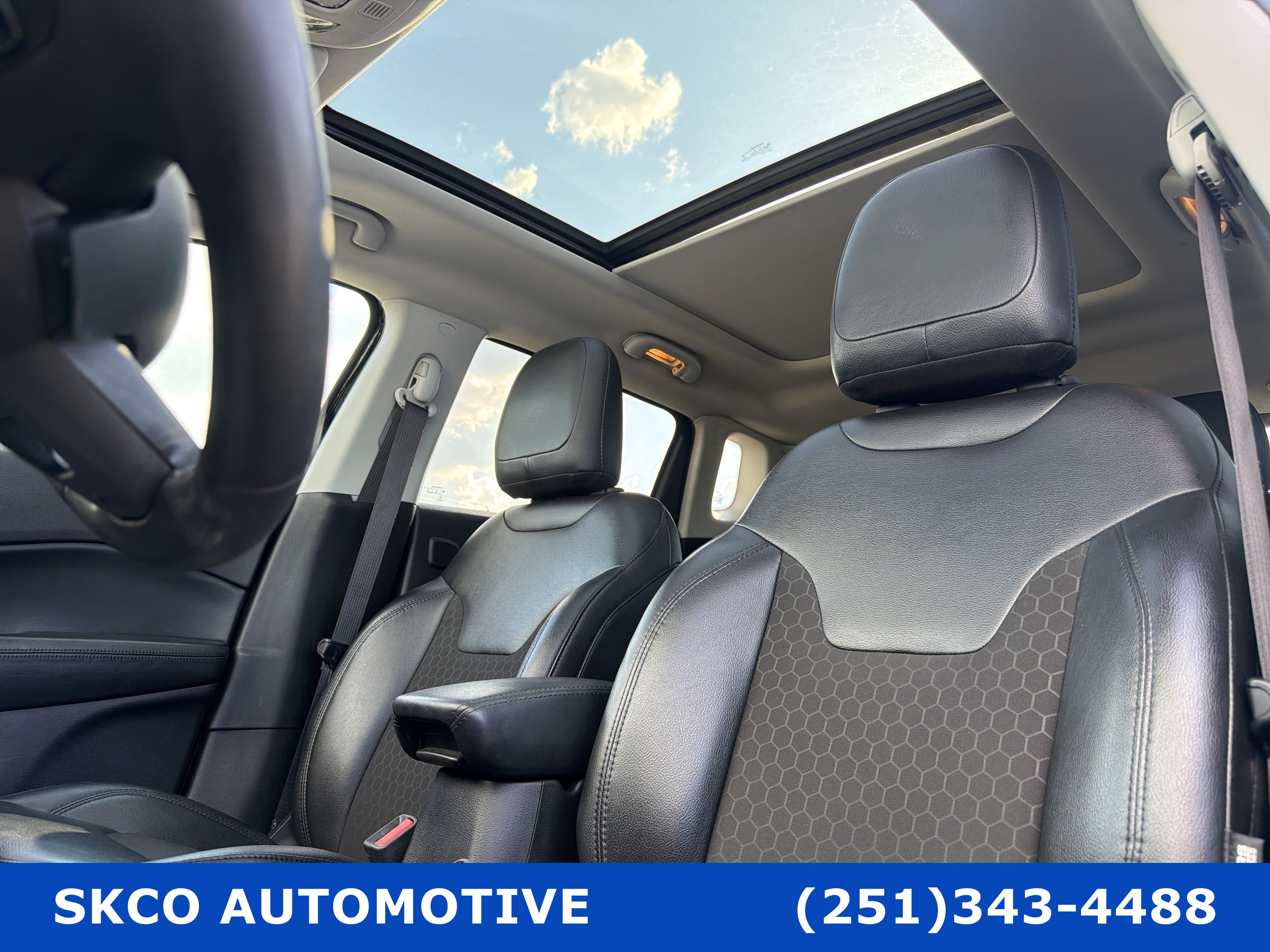 Used 2021 Jeep Compass Latitude w/ Sun and Sound Group AWD/4WD image 26