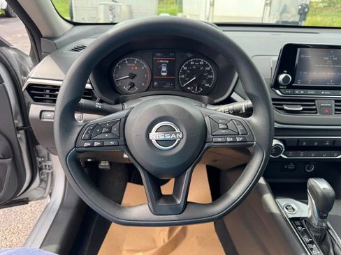 Used 2024 Nissan Altima 2.5 S FWD image 12