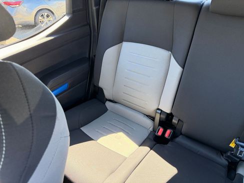 Used 2025 Toyota Tacoma TRD Off-Road image 37