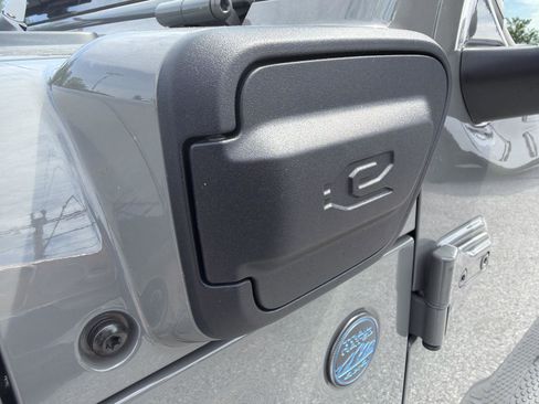 Used 2023 Jeep Wrangler Unlimited Sahara AWD/4WD image 7