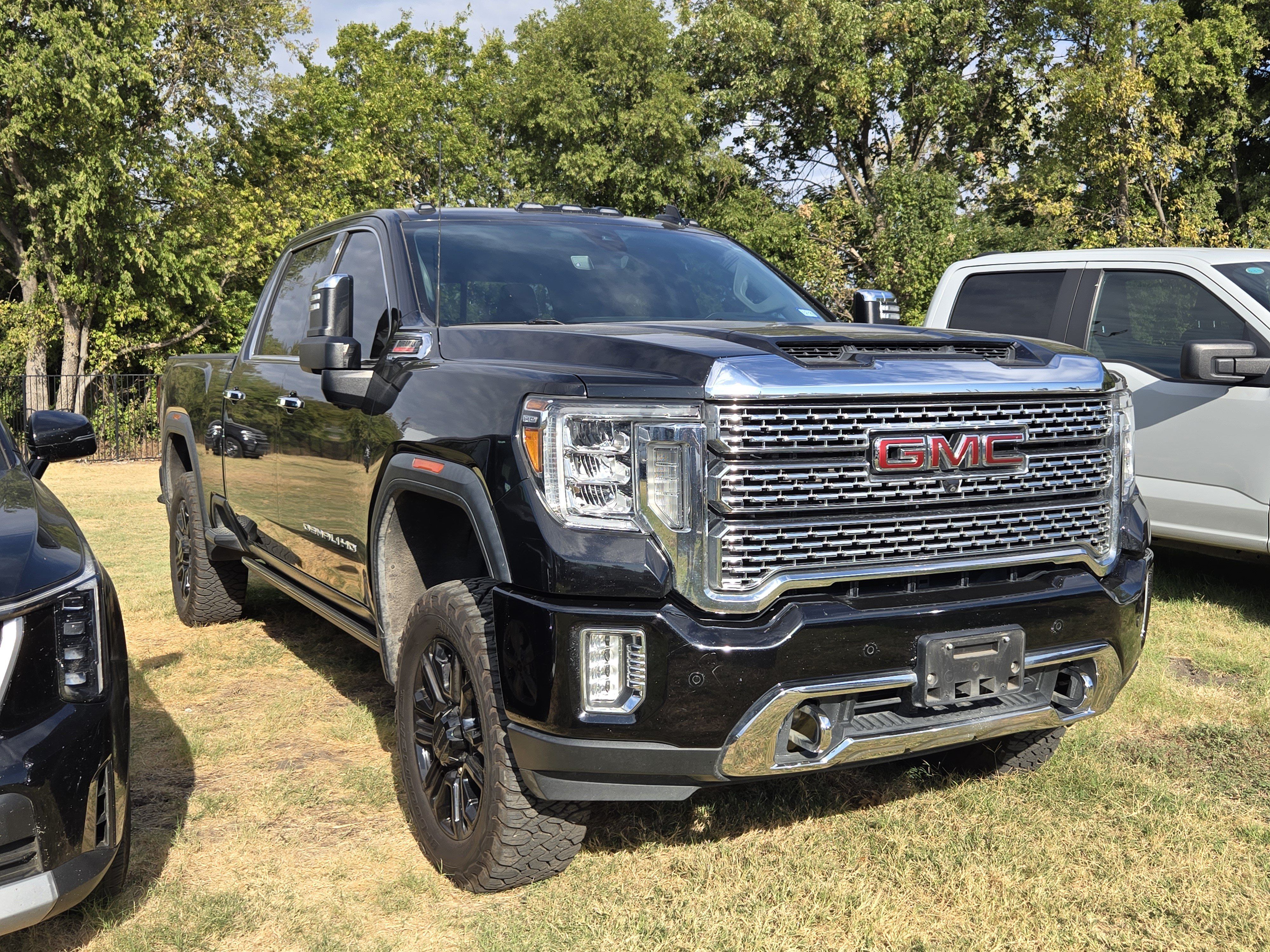 Used 2021 GMC Sierra 2500 Denali w/ Denali Black Diamond Edition AWD/4WD image 1