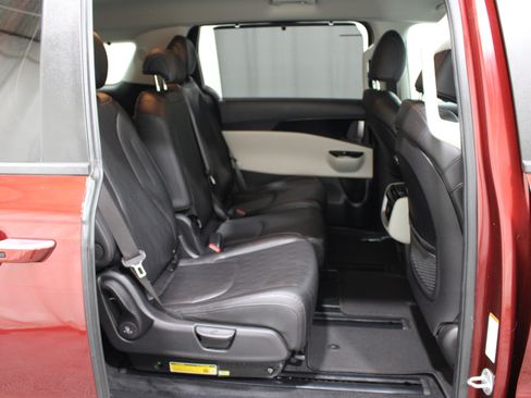 Used 2023 Kia Carnival EX FWD image 25