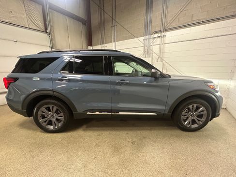 Used 2025 Ford Explorer Active w/ Active Comfort Package AWD/4WD image 6
