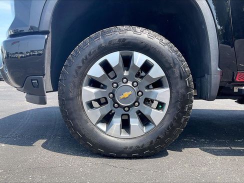 Used 2024 Chevrolet Silverado 2500 Custom w/ Custom Value Package AWD/4WD image 9