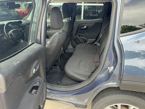 Used 2020 Jeep Renegade Latitude w/ UConnect 8.4 Nav Group AWD/4WD image 6