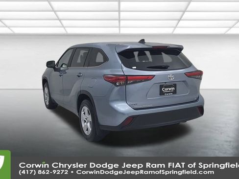 Used 2023 Toyota Highlander LE image 11
