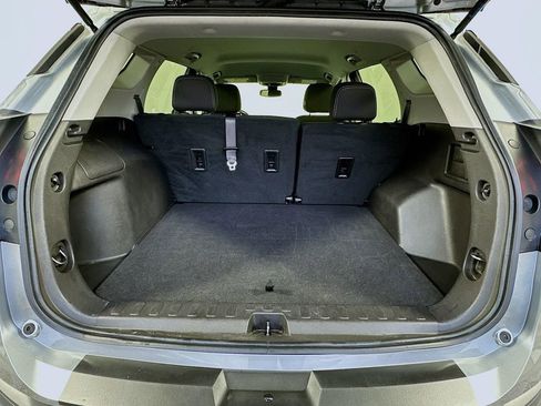 Used 2024 GMC Terrain SLE image 25