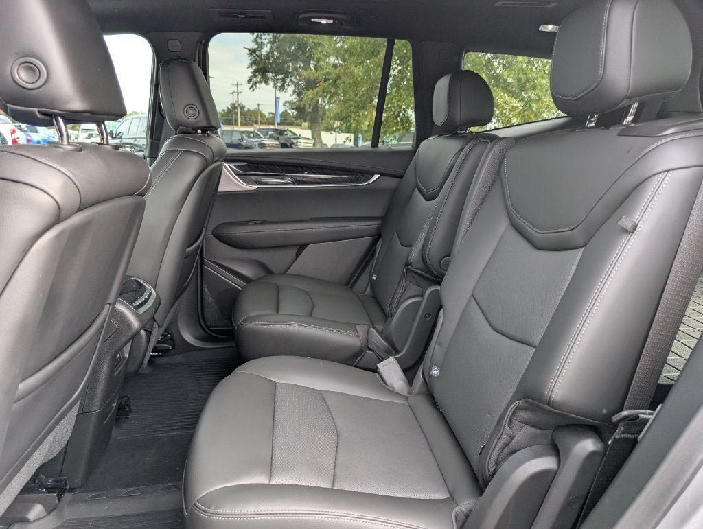 Used 2024 Cadillac XT6 Premium Luxury w/ LPO, Floor Liner Package AWD/4WD image 32