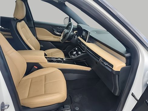 Used 2021 Lincoln Corsair Reserve image 16