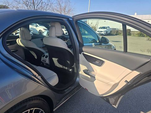 Used 2025 Mercedes-Benz C 300 4MATIC Sedan image 14