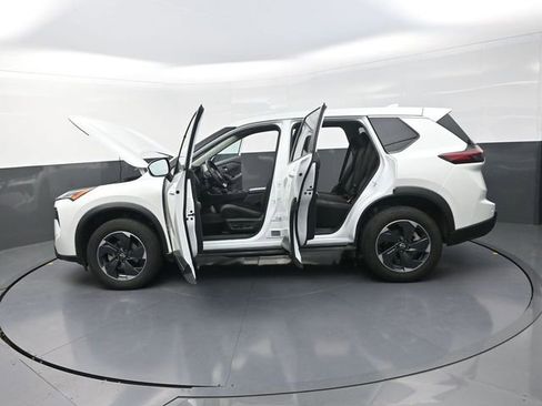 Used 2024 Nissan Rogue SV AWD/4WD image 44