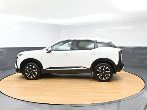 Used 2025 Nissan Kicks SV AWD/4WD image 6