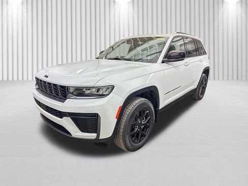 New 2026 Jeep Grand Cherokee Altitude AWD/4WD image 10