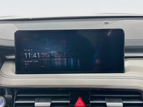 Used 2025 Genesis G70 2.5T image 19