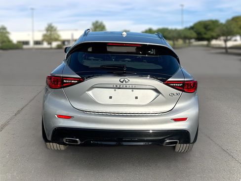 Used 2019 INFINITI QX30 image 7