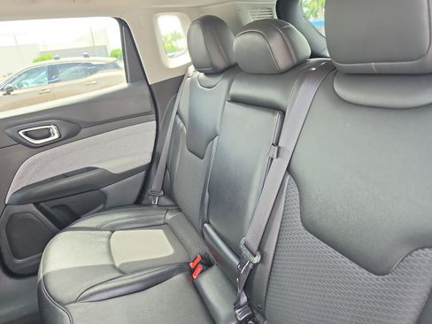 Used 2022 Jeep Compass Latitude FWD image 12