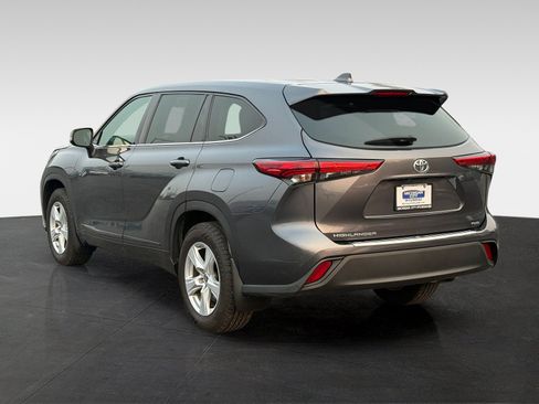 Used 2020 Toyota Highlander L AWD/4WD image 7