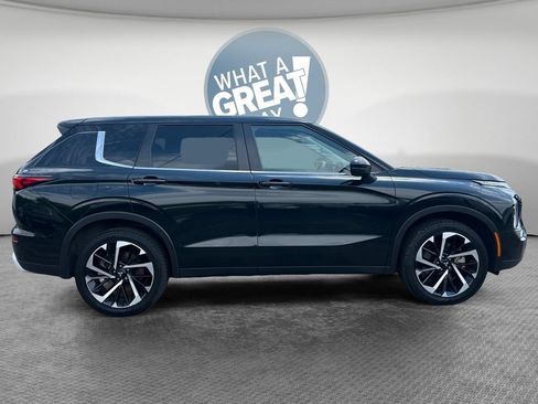 Used 2023 Mitsubishi Outlander SE AWD/4WD image 2