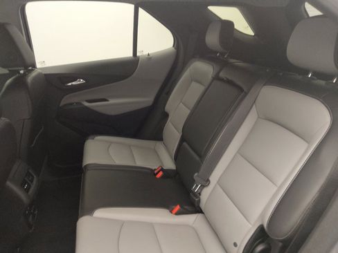 Used 2018 Chevrolet Equinox Premier image 18