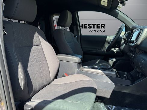 Certified 2019 Toyota Tacoma TRD Off-Road w/ TRD Premium Off Road Package AWD/4WD image 17