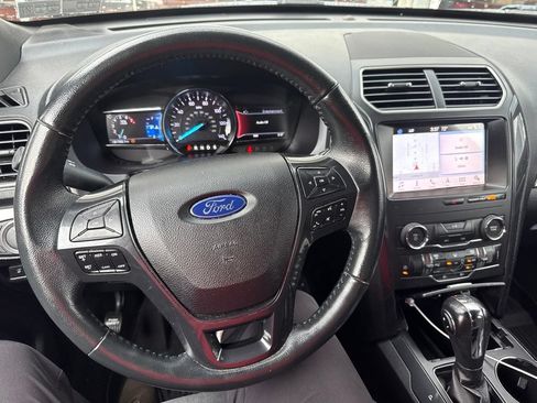 Used 2019 Ford Explorer XLT w/ Equipment Group 201A FWD image 6