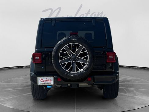 Used 2022 Jeep Wrangler Unlimited Sahara AWD/4WD image 7